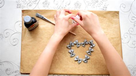Most people put up their decorations about a fortnight to a week before christmas day. Easy Christmas decorations from macaroni - YouTube