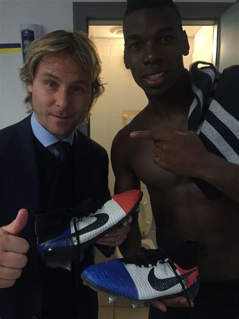 Und wie viel geld verdient paul pogba? Paul Pogba prahlt mit Nike Magista Obra "Frankreich ...