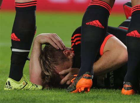Luke shaw says he is doing fine after being stretchered off with a head injury during england's uefa nations i'm a fighter so i will be back soon. shaw, who has endured terrible luck with injuries, was. Luke Shaw injury: Manchester United defender to remain in ...