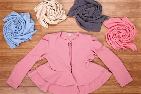 Baju pink belacan sesuai dengan tudung warna apa december 18, 2019 at 11:32 am by tudung2u / 0 baju pink belacan dikenali juga sebagai warna dusty pink antara warna yang trending dan sangan diminati wanita di luar sana yang bersifat feminin baju pink belacan atau lebih dikenali sebagai warna dusty pink sering menjadi pilihan kerana warna lembut. Jilbab yang Cocok untuk Baju Warna Pink | Pakaian wanita ...