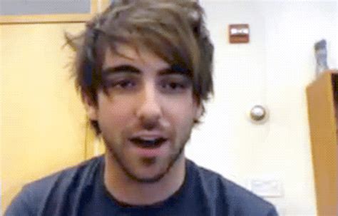 How to bleach your hair at home like a pro: Alex finally finds Jack's nudes. - Alex Gaskarth Doing Stuff