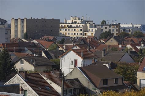 Nouvelle nuit de tension dans la cité des 3 000. Cessions - Aulnay-sous-bois.fr