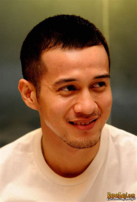 His birthday, what he did before fame, his family life, fun trivia facts, popularity rankings, and more. Ngayal Di Balik Meja