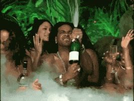 When the gif finally loads. QUÉ?!?!?! Tinder está probando una función para organizar ...