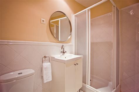 Yes, it is 0.9 miles away from. APARTAMENTOS MADRID CENTRAL SUITES Chueca-Fuencarral - Madrid Ciudad