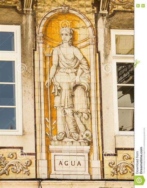 The lesser version of the national coat of arms (armillary sphere and portuguese shield). Lissabon, Portugal: Allegorische Fliesen, Die Wasser ...
