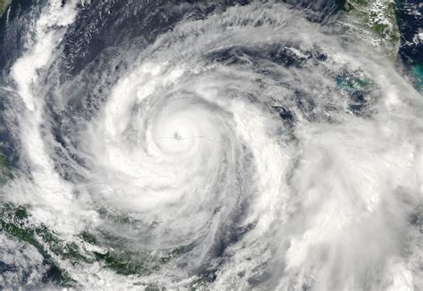 La mayor fuerza que afecta al recorrido de los sistemas tropicales en todas las áreas son los vientos que circulan en las zonas de alta presión. Aniversario número 13 de la llegada del huracán Isidore a ...