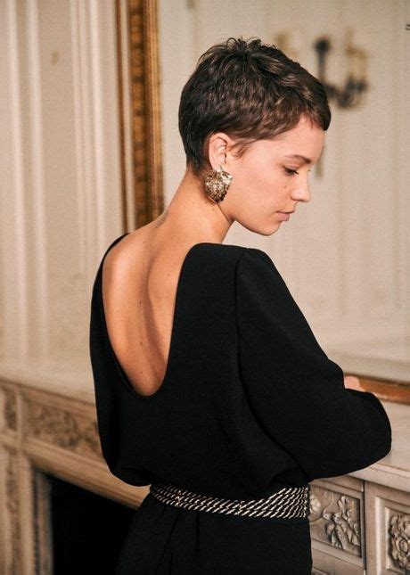 La toute première astuce consiste à choisir une coupe de cheveux pour femme en fonction de la forme et des traits du visage. Style vestimentaire femme avec cheveux courts