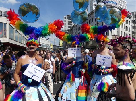 Mein körper, meine identität, mein leben, so das diesjährige motto. Christopher Street Day CSD in Berlin 2018 Foto - News DG