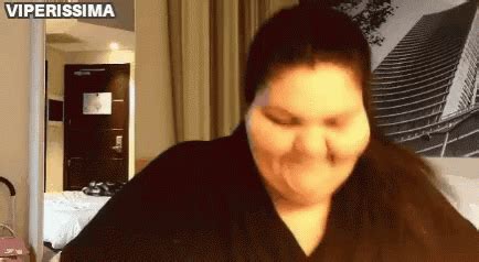 Browse latest funny, amazing,cool, lol, cute,reaction gifs and animated pictures! Al Grande Fratello arriva una regina trash di You Tube ...