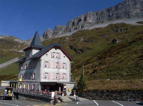 1,948 metres or 6,391 feet) is a high mountain pass in the swiss alps connecting altdorf in the canton of uri with linthal in the canton of glarus. Klettern am Chli Glatten