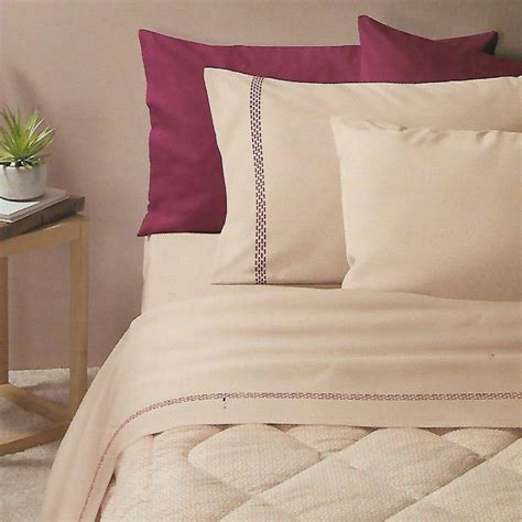 In cotone, raso o flanella di cotone, composta da federe, lenzuola con angoli e lenzuola piane abbinate, da scegliere tra le numerose fantasie bassetti e tra i diversi formati pensati per adattarsi ad ogni tipo di letto: Lenzuola Di Flanella Zucchi : Lenzuola Flanella Zucchi ...