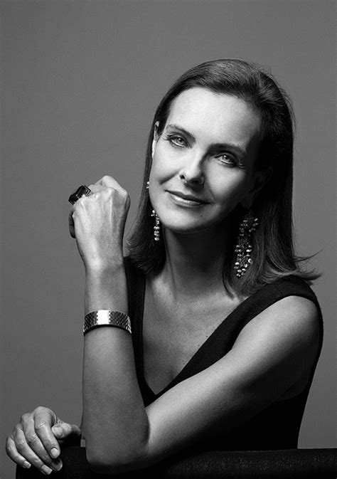 Après 20 ans de mariage, maria décide de quitter le domicile conjugal. L'OFFICIEL PARIS -CAROLE BOUQUET PORTRAIT on Behance