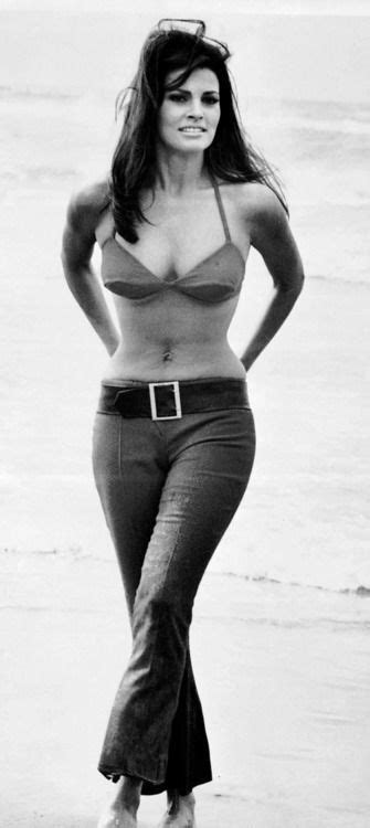 Check out photogallery with 905 sophia loren pictures. VintagePhotos (@NotableHistory) / Twitter in 2020 | Raquel ...