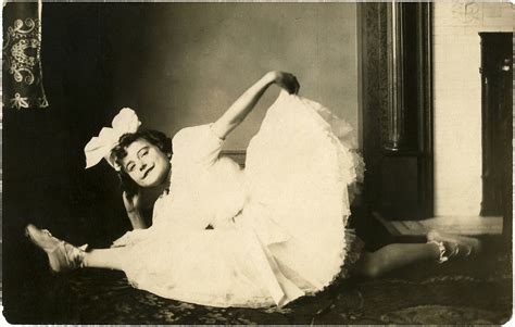 Adorable Vintage Ballerina Photo - The Graphics Fairy