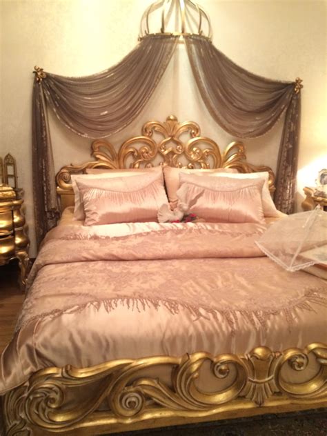 See more ideas about gold bedroom, bedroom decor, bedroom inspirations. Luxury gold and pink bedroom @up2marz | Pink bedroom decor, Rose bedroom, Pink bedrooms