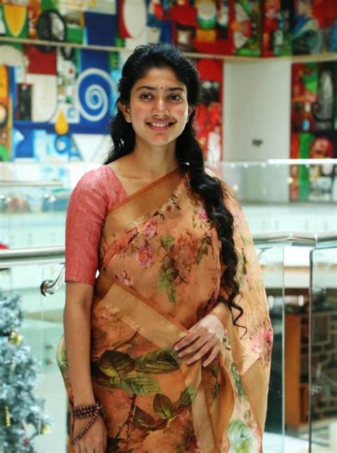 She also played anjali in the movie kali. Sai Pallavi In Saree At Maari-2 Press Meet Function ...