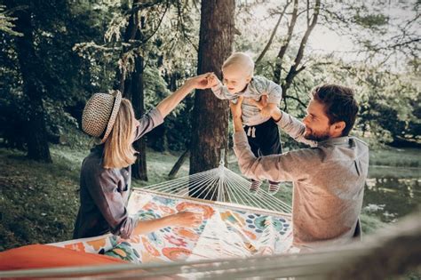 Und ich wollte euch mamis fragen ab wann das baby bewußt einen an lächelnt oder zurrück ein lächeln schenkt ? Campen mit Baby: Wann und wie ist das möglich? | Suncamp ...