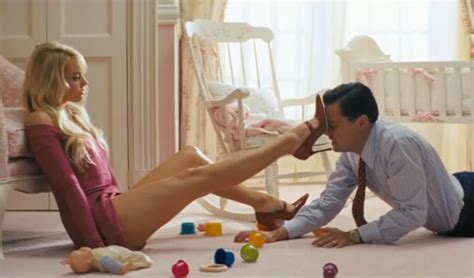 Spostare i soldi dalle tasche del tuo cliente e metterli nelle tue. The Wolf of Wall Street movie script, production stories