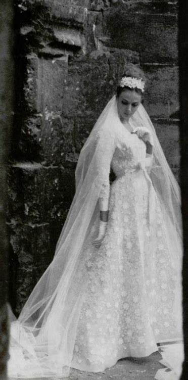 See more ideas about wedding dresses, wedding dresses lace, dream wedding dresses. 1963 Carven | Old wedding dresses, Bridal gowns vintage ...