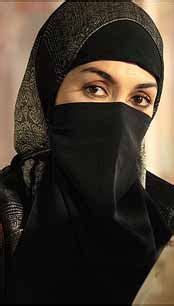 Birçok kadını büyüleyen genç, kibar, akıllı ve yakışıklı bir genç adam. Epilog Cinta ♥: Hijab