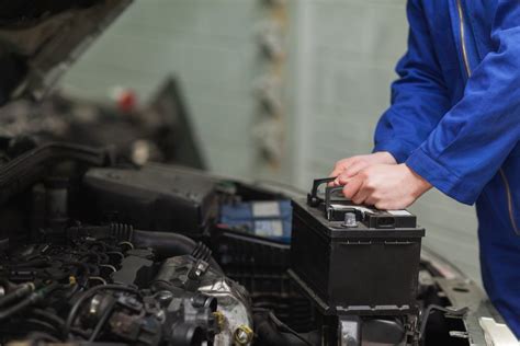 Ist die batterie bereits sehr alt und gibt häufiger den geist auf, ist ein austausch der beste weg. Wichtig und doch vernachlässigt: die Autobatterie ...