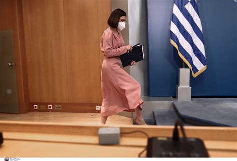 Όπως ανακοίνωσε η ίδια θα είναι η νέα κυβερνητική εκπρόσωπος. Η ενημέρωση από την κυβερνητική εκπρόσωπο Αριστοτελία ...