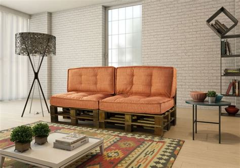 Scegli tra i tanti colori, texture e fantasie del nostro assortimento una veste nuova per i tuoi cuscini. Cuscini Per Divano Pallet Fai Da Te - The Studio Apartments