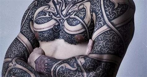 Gambar tato tribal setengah lengan: Gaya Terbaru Gambar Tato Di Bahu, Gambar Tato