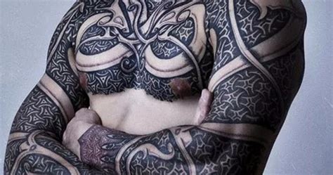 Gambar tato tribal motif bunga keren: Gaya Terbaru Gambar Tato Di Bahu, Gambar Tato