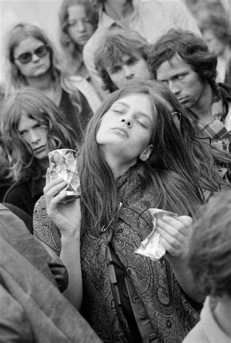 See more ideas about woodstock 1969, woodstock festival, woodstock music. Why do hippies wave their arms around when they dance ...