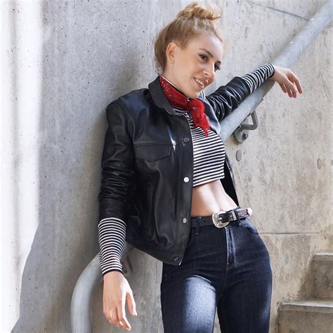 Aslen rize, hemşinli bir ailenin. Sinem Kobal on Instagram: "💋 #tb" | Ünlüler, Kadın, Şarkıcılar