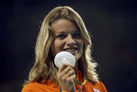 Search only for daphne schippers vriend Dafne Schippers maakt nieuwe vrienden in de jungle (video ...