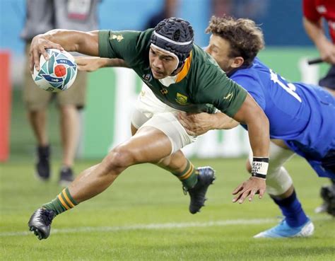 Cheslin kolbe is by far the most exciting rugby player in the world today! South Africa's Cheslin Kolbe scores a try during the Rugby ...