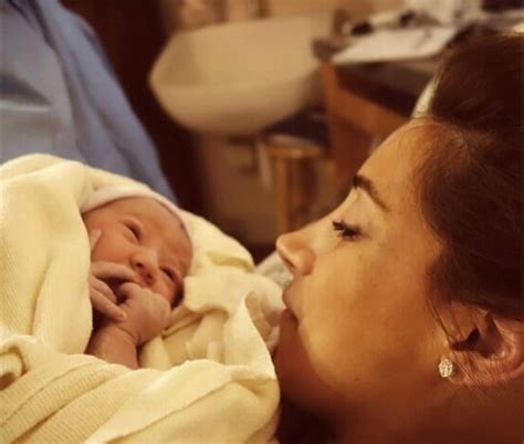 We love you more than anything and we are so… Nasce filha de Kevin Jonas: 'Apaixonado por ela'