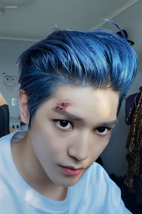 Tangannya sambil terus meremas seprei dan merebahkan kepanaya di kasur. Saat si berandal sekolah Lee Taeyong bertemu dengan si ...