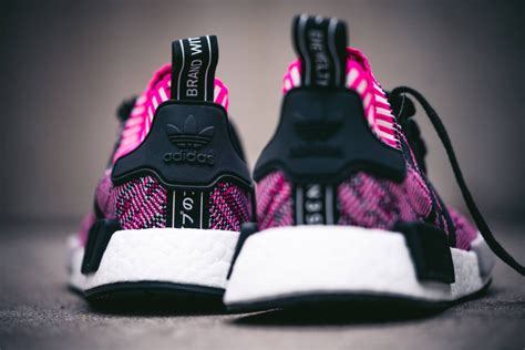 The nmd series turns five, and in true nmd fashion, we're celebrating by making some major noise. Adidas NMD_R1 Primeknit 'Glitch Camo' Shock Pink (femme)