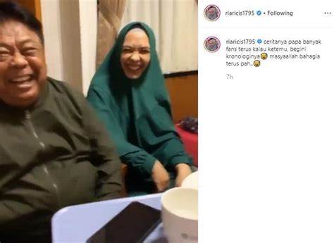 Ria ricis akhirnya tahu kabar sang ayah meninggal dunia, segera urus kepulangan ke jakarta ayah tercinta ria ricis dan oki setiana dewi, sulyanto bin … Jarang Terekspose! Tingkah Ayah Ria Ricis yang Nggak Kalah ...