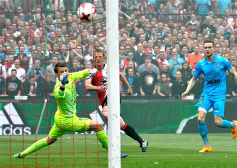 Feyenoord ist neben ajax amsterdam und der psv eindhoven einer der drei großen vereine des niederländischen fußballs. Dit waren de cruciale momenten voor Feyenoord op weg naar ...