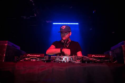 House music is a genre of electronic dance music that developed in chicago in the 1980s and over the years house music has developed several sub genres which encompass various other musical. The top clubs and parties for house music in Toronto