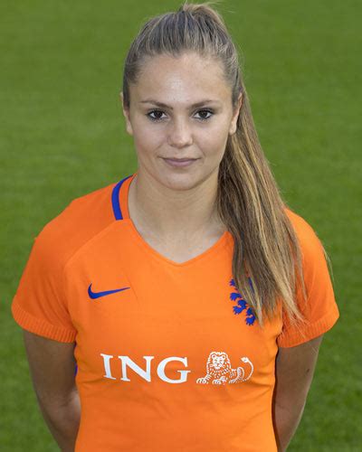 Professional dutch football player l fc barcelona l nike athlete l face of zinzi | management: Lieke Martens