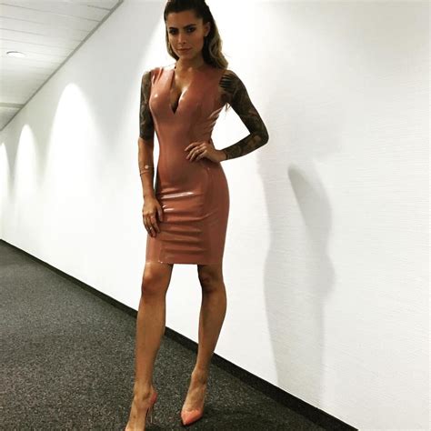 Blick.ch bietet ihnen aktuelle nachrichten und analysen zum thema. Sophia Thomalla Smoking Cigar & Cigarette - The CigarMonkeys