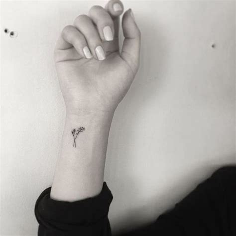 16 tiny tattoo ideas with big meanings. Viewiele | Dövmeli kadın, Küçük bilek dövmeleri, Dövme ...