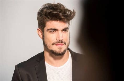 He is a fugly slut!!!!! Caio Castro recebe elogio de um homem e dá resposta ...