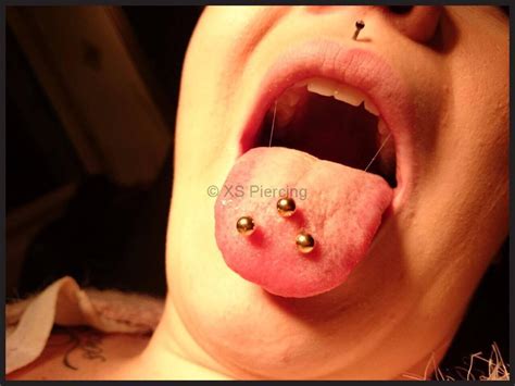 Der schmerzfaktor ist im vergleich zum normalen zungenpiercing etwas höher einzustufen. Zungenpiercing Snake Eyes Venom Bite piercing