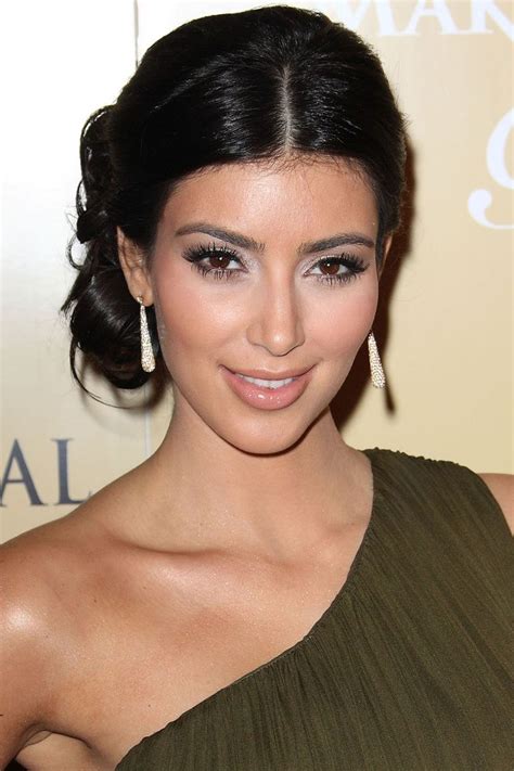 Kim kardashian stylish long hairstyle. Kim Kardashian's Makeup and Hairstyles - Pictures of Kim ...
