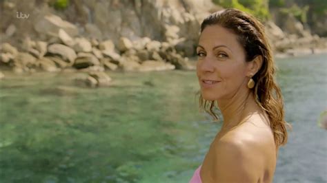 The walks here are a selection of her favourite locations as well as some of her walks from past television programmes such as railway walks. Julia Bradbury, Diving in - YouTube