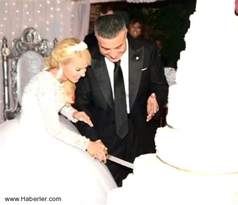 Avukat olan özge peker eşi hapiste olduğunda onu savunan isimdi. Sedat Peker'in Eşi Özge'nin Bilinmeyenleri