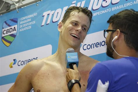 O campeão olímpico cesar cielo criou o instituto cesar cielo, com a missão de incentivar e único campeão olímpico da natação brasileira, cesar cielo tem um currículo que o credencia a. Cesar Cielo Wins 50 Free, Hints at Pending Retirement, at ...