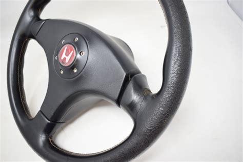 Luxury sport, was available in both hatchback and sedan a leather wrapped steering wheel and shift knob. JDM Honda DC2 ITR MOMO Type R Integra OEM Steering Wheel ...